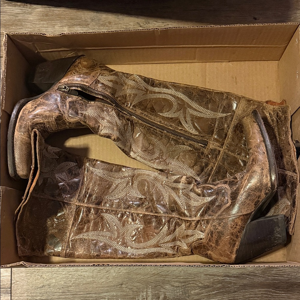 Dan Post Distressed Brown Leather Embroidered Boots